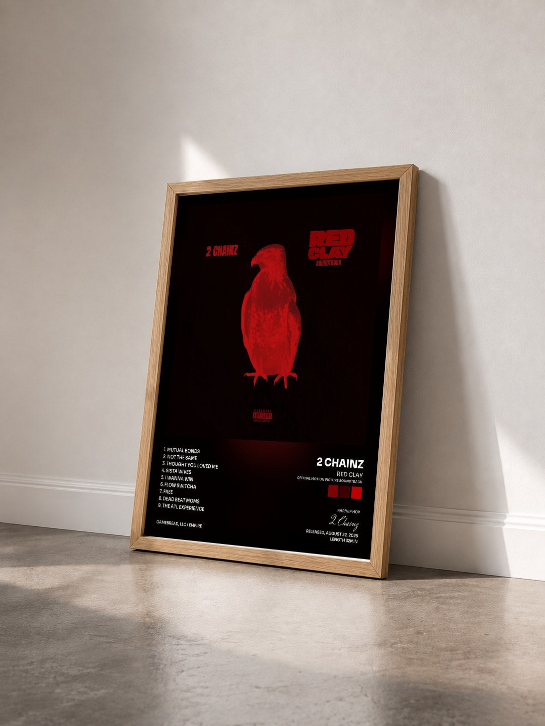 #bois Tableau de l'album Red Clay (Official Motion Picture Soundtrack) de 2 Chainz vu de trois quarts, cadre en bois brut