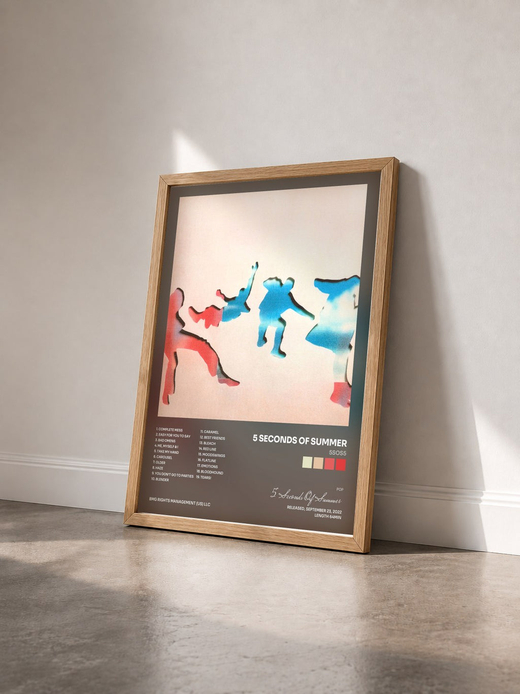 #bois Tableau de l'album 5SOS5 de 5 Seconds Of Summer vu de trois quarts, cadre en bois brut