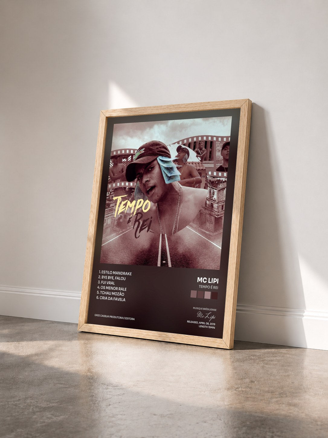 #bois Tableau de l'album Tempo É Rei de Mc Lipi vu de trois quarts, cadre en bois brut