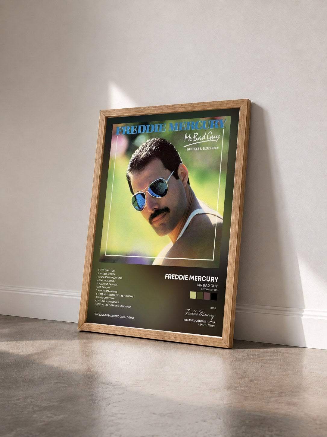 #bois Tableau de l'album Mr Bad Guy (Special Edition) de Freddie Mercury vu de trois quarts, cadre en bois brut