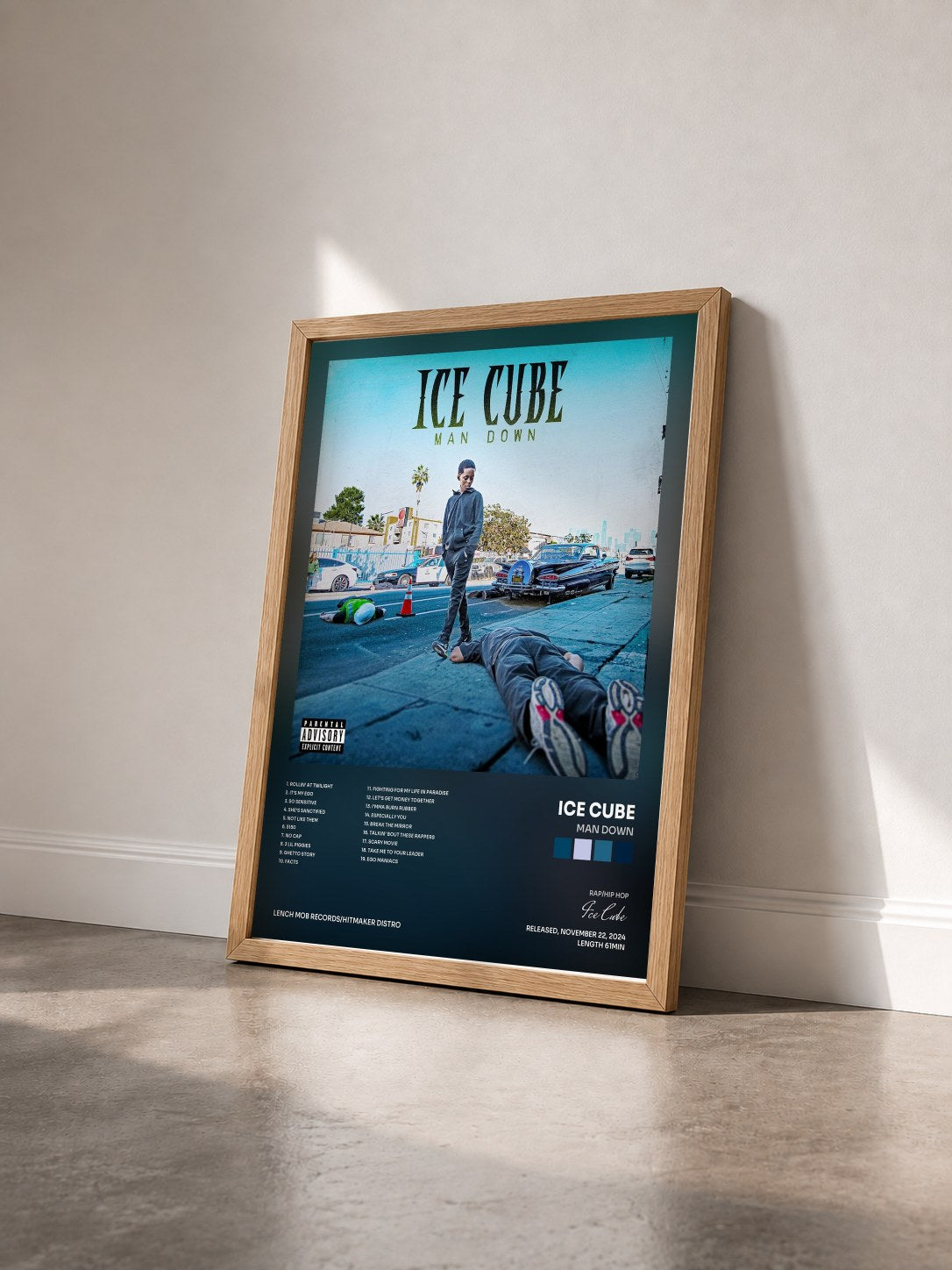 #bois Tableau de l'album Man Down de Ice Cube vu de trois quarts, cadre en bois brut