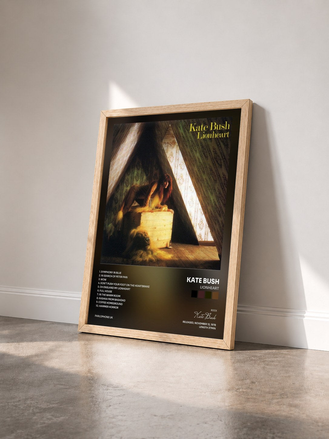 #bois Tableau de l'album Lionheart de Kate Bush vu de trois quarts, cadre en bois brut