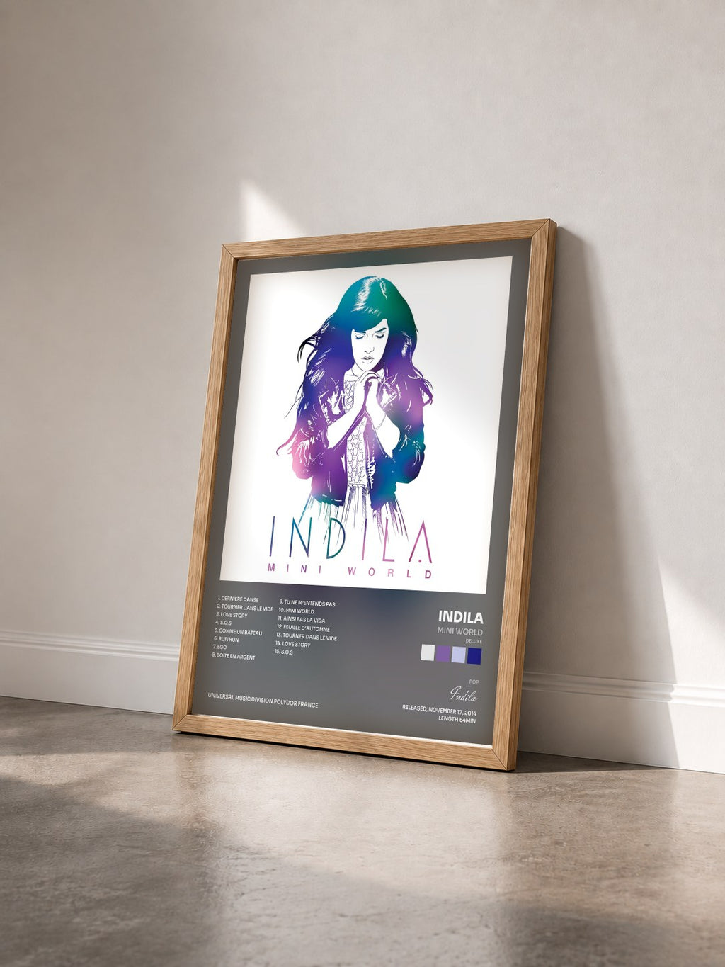 #bois Tableau de l'album Mini World (Deluxe) de Indila vu de trois quarts, cadre en bois brut