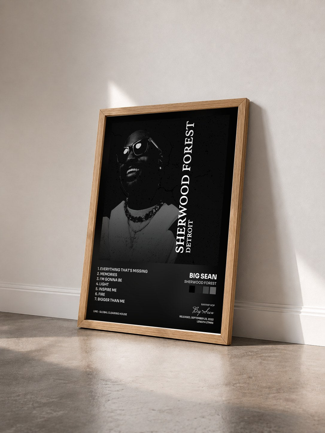 #bois Tableau de l'album Sherwood Forest de Big Sean vu de trois quarts, cadre en bois brut