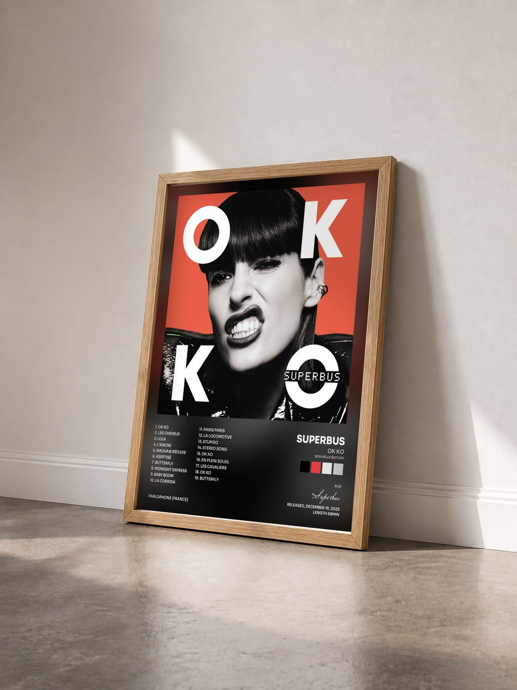 #bois Tableau de l'album OK KO (Nouvelle Édition) de Superbus vu de trois quarts, cadre en bois brut