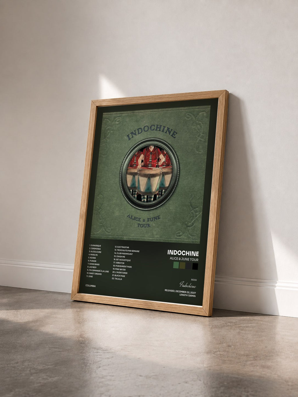 #bois Tableau de l'album Alice & June Tour de Indochine vu de trois quarts, cadre en bois brut