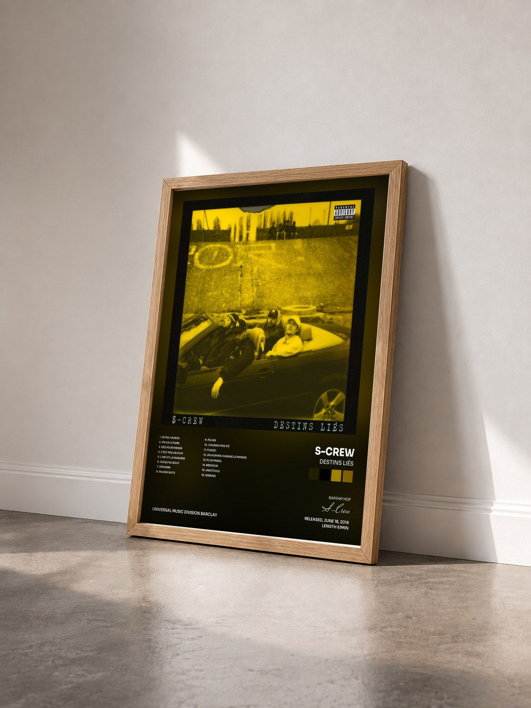 #bois Tableau de l'album Destins liés de S-Crew vu de trois quarts, cadre en bois brut