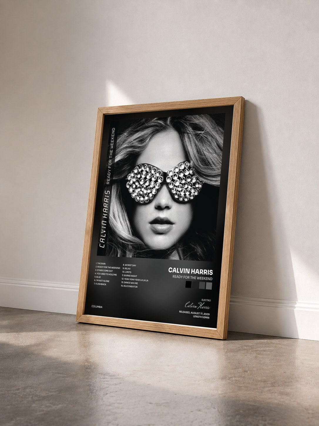 #bois Tableau de l'album Ready For The Weekend de Calvin Harris vu de trois quarts, cadre en bois brut