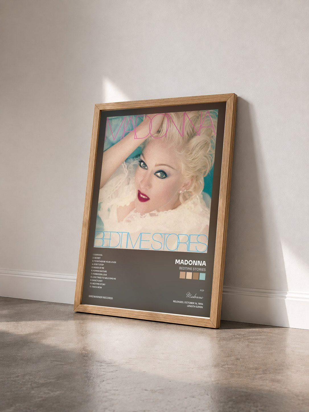 #bois Tableau de l'album Bedtime Stories de Madonna vu de trois quarts, cadre en bois brut