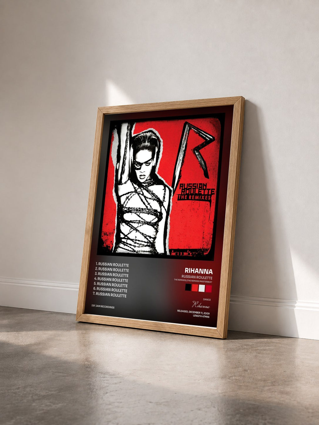 #bois Tableau de l'album Russian Roulette (The Remixes) (The Remixes Masterbeat) de Rihanna vu de trois quarts, cadre en bois brut