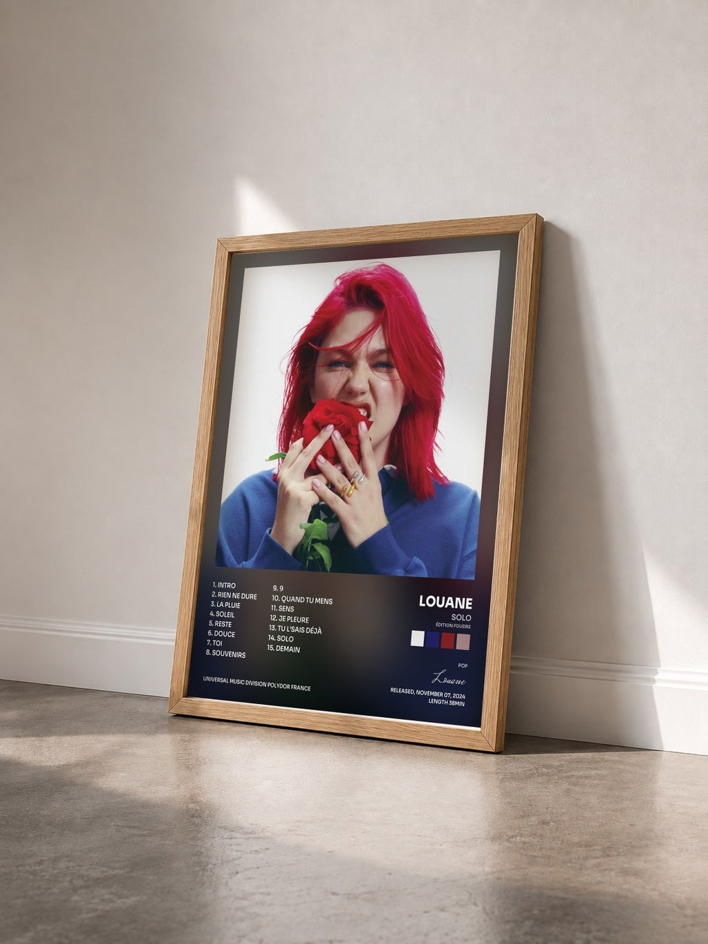 #bois Tableau de l'album solo (édition foudre) de Louane vu de trois quarts, cadre en bois brut