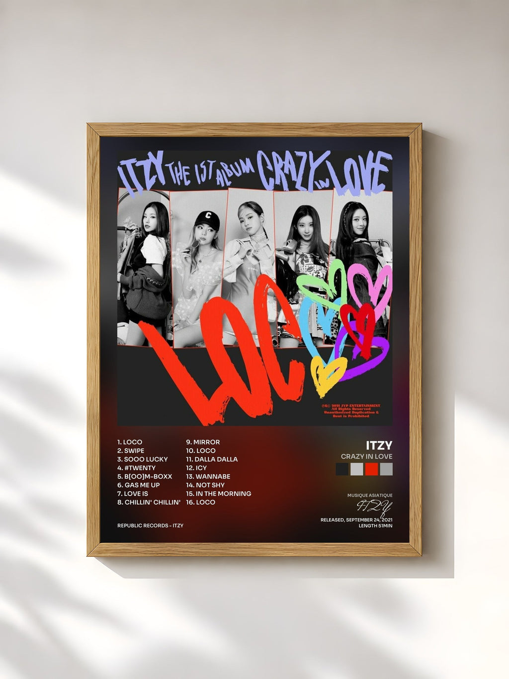 #bois Tableau de l'album CRAZY IN LOVE de ITZY, cadre en bois brut, imprimé et encadré en France