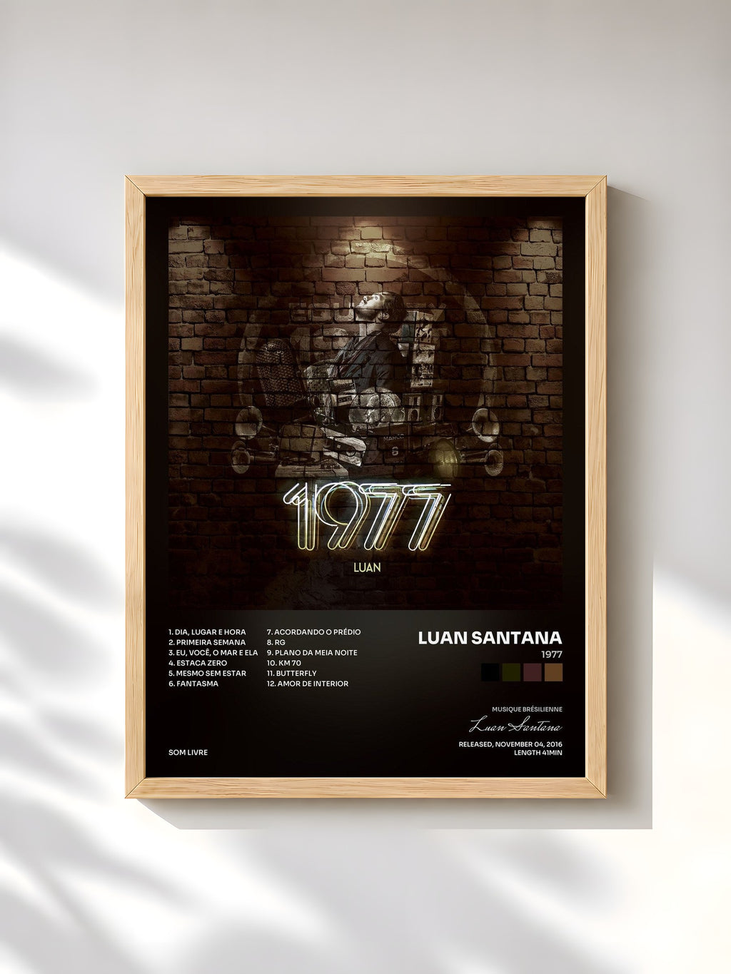 #bois Tableau de l'album 1977 de Luan Santana, cadre en bois brut, imprimé et encadré en France