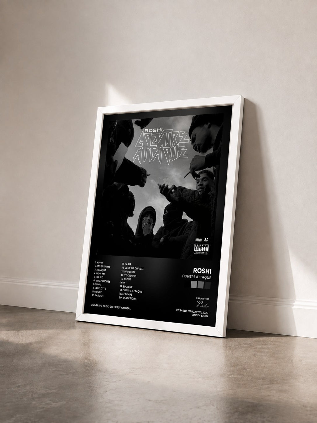 #blanc Tableau de l'album Contre Attaque de Roshi vu de trois quarts, cadre blanc