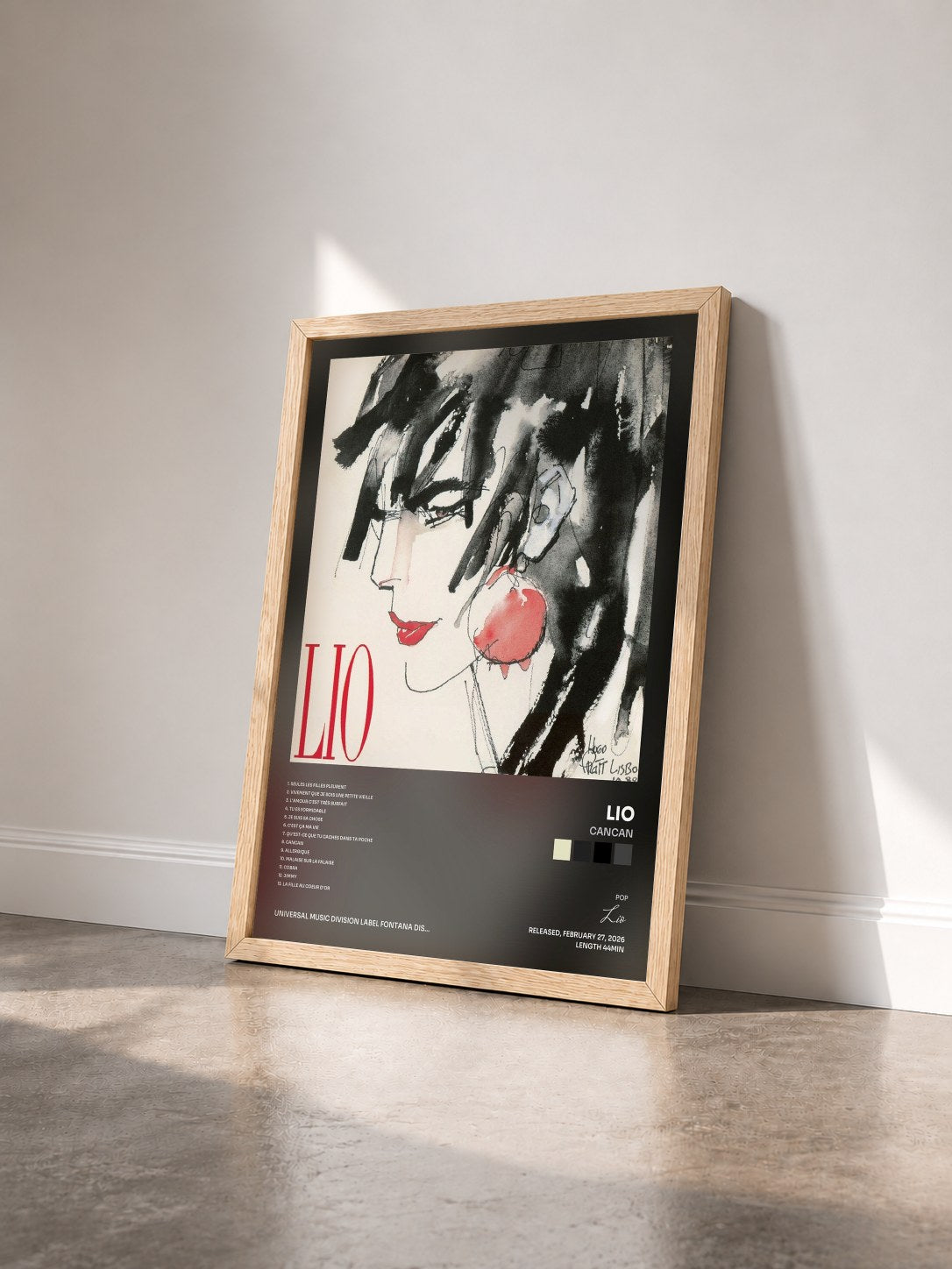 #bois Tableau de l'album Cancan de Lio vu de trois quarts, cadre en bois brut
