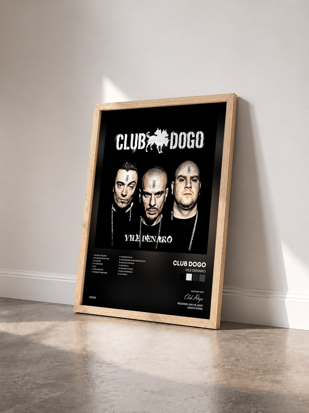 #bois Tableau de l'album Vile Denaro de Club Dogo vu de trois quarts, cadre en bois brut