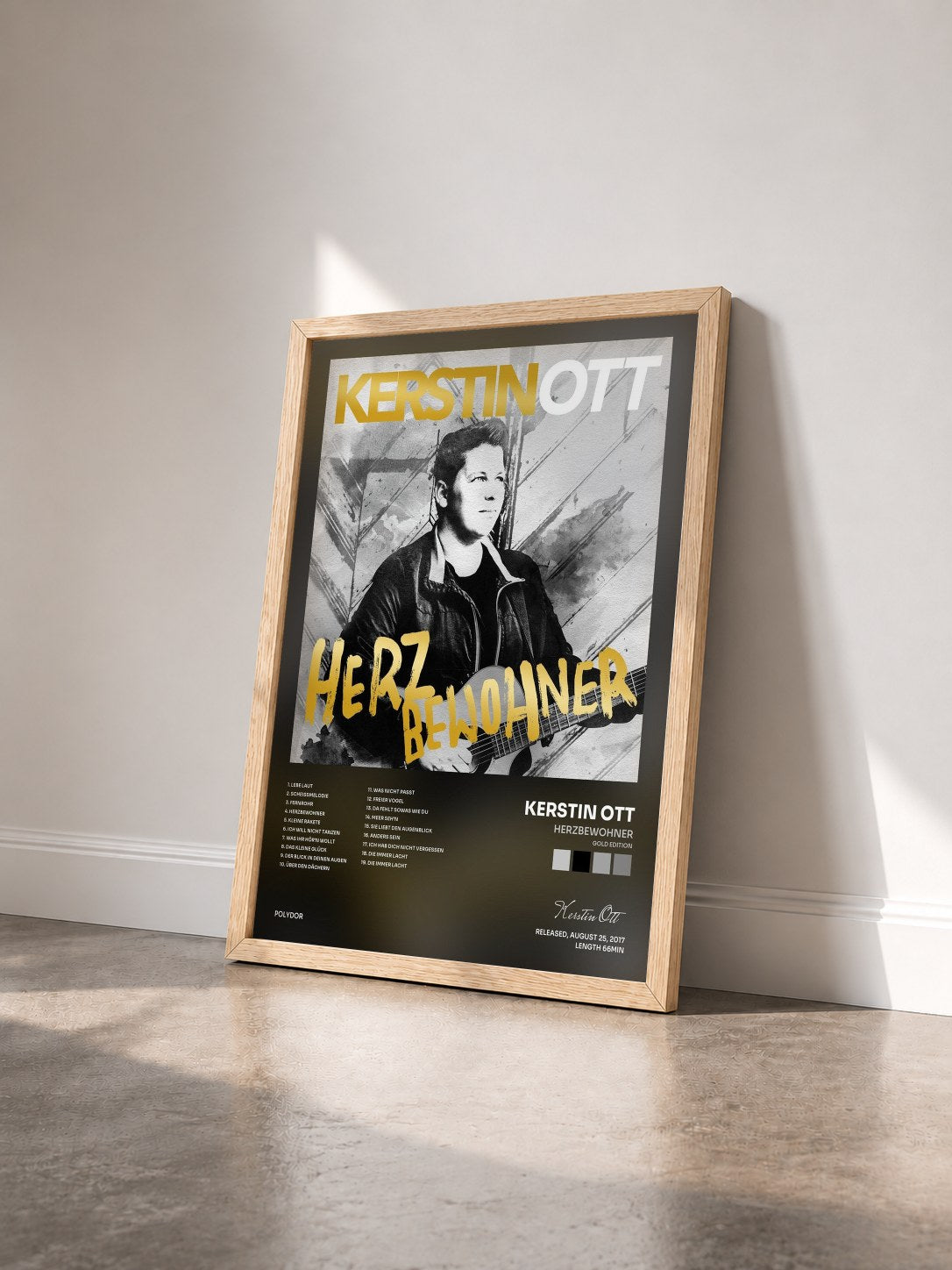 #bois Tableau de l'album Herzbewohner (Gold Edition) de Kerstin Ott vu de trois quarts, cadre en bois brut