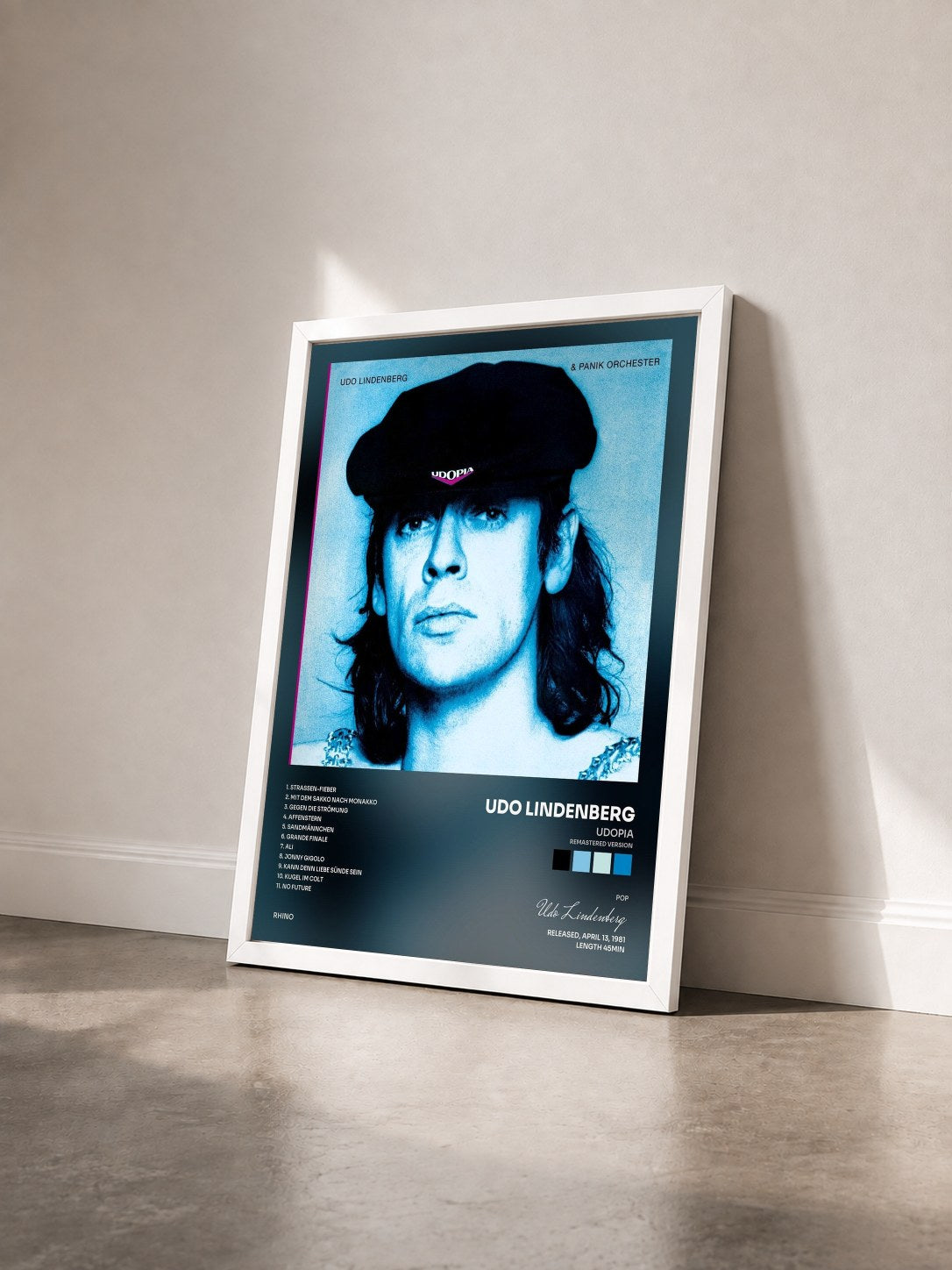 #blanc Tableau de l'album Udopia (Remastered Version) de Udo Lindenberg vu de trois quarts, cadre blanc
