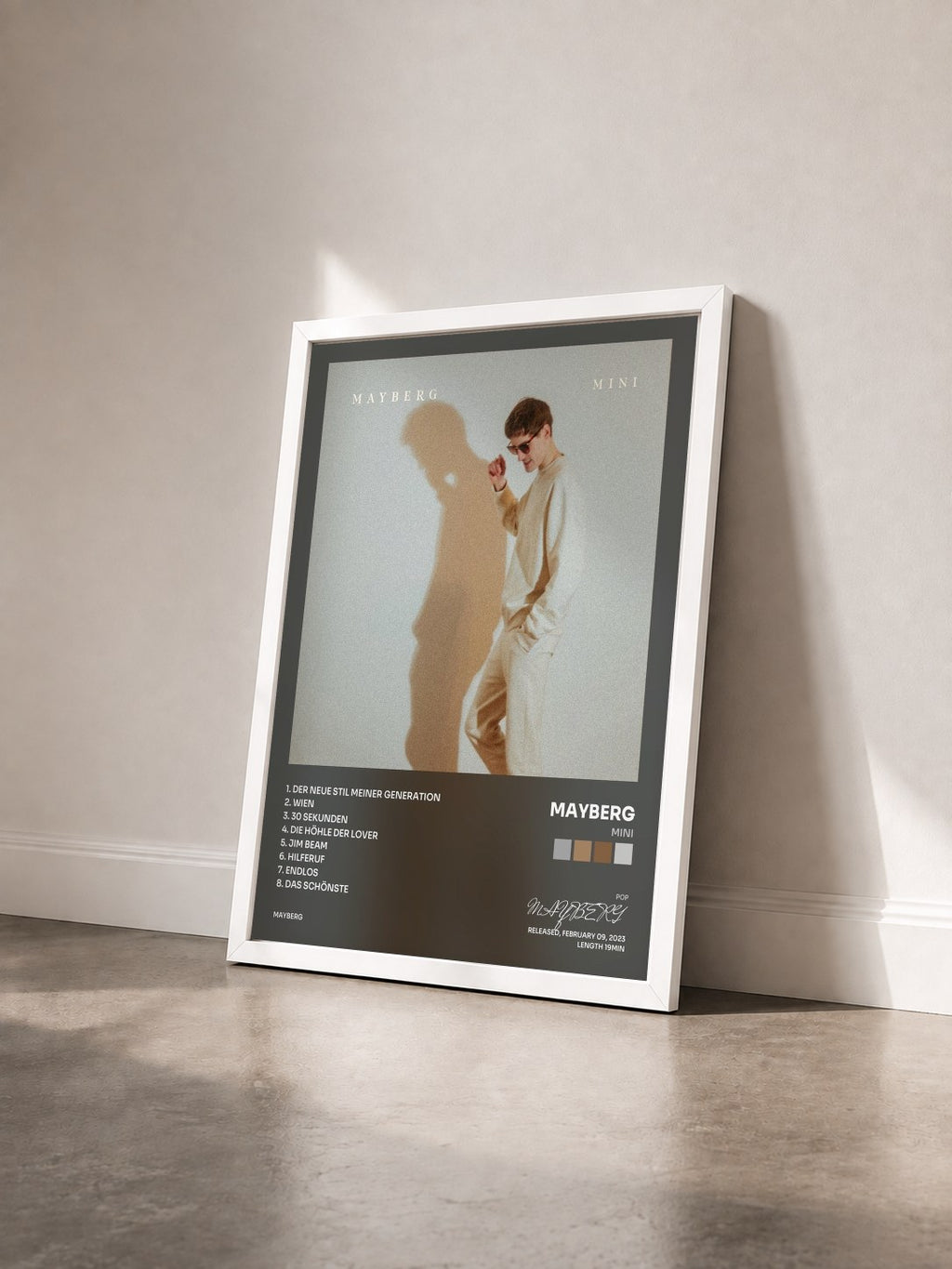 #blanc Tableau de l'album MINI de MAYBERG vu de trois quarts, cadre blanc