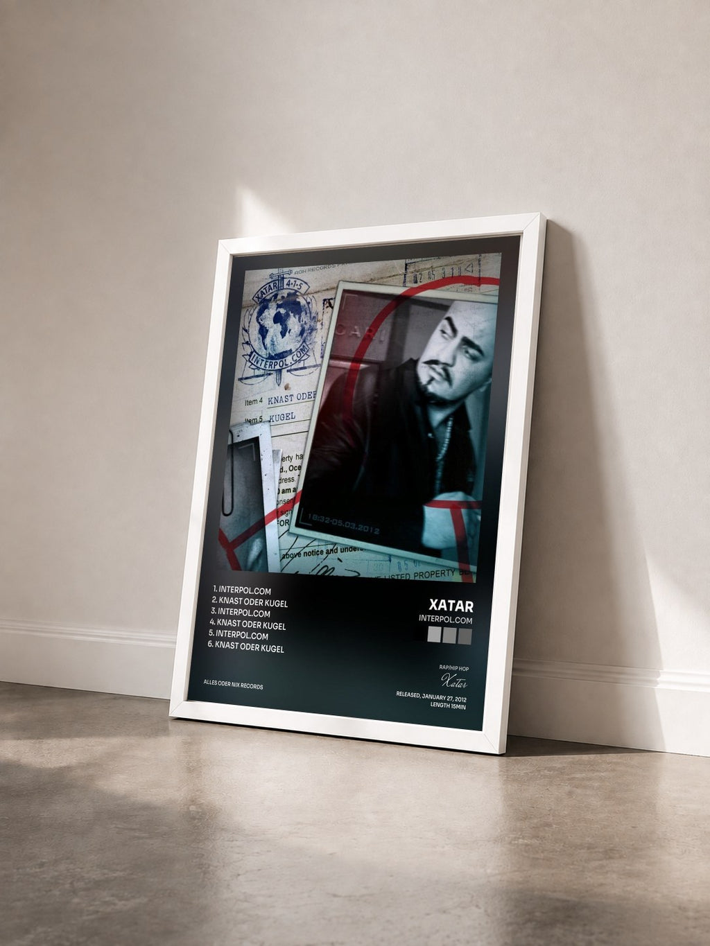 #blanc Tableau de l'album Interpol.com de Xatar vu de trois quarts, cadre blanc