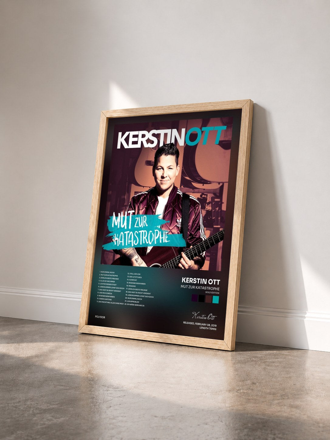#bois Tableau de l'album Mut zur Katastrophe (Gold Edition) de Kerstin Ott vu de trois quarts, cadre en bois brut