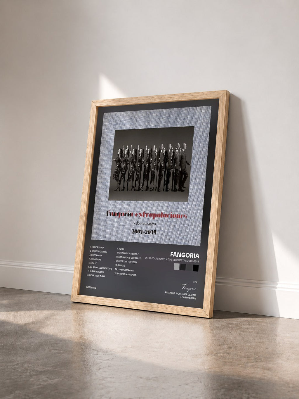 #bois Tableau de l'album Extrapolaciones y dos respuestas 2001-2019 de Fangoria vu de trois quarts, cadre en bois brut