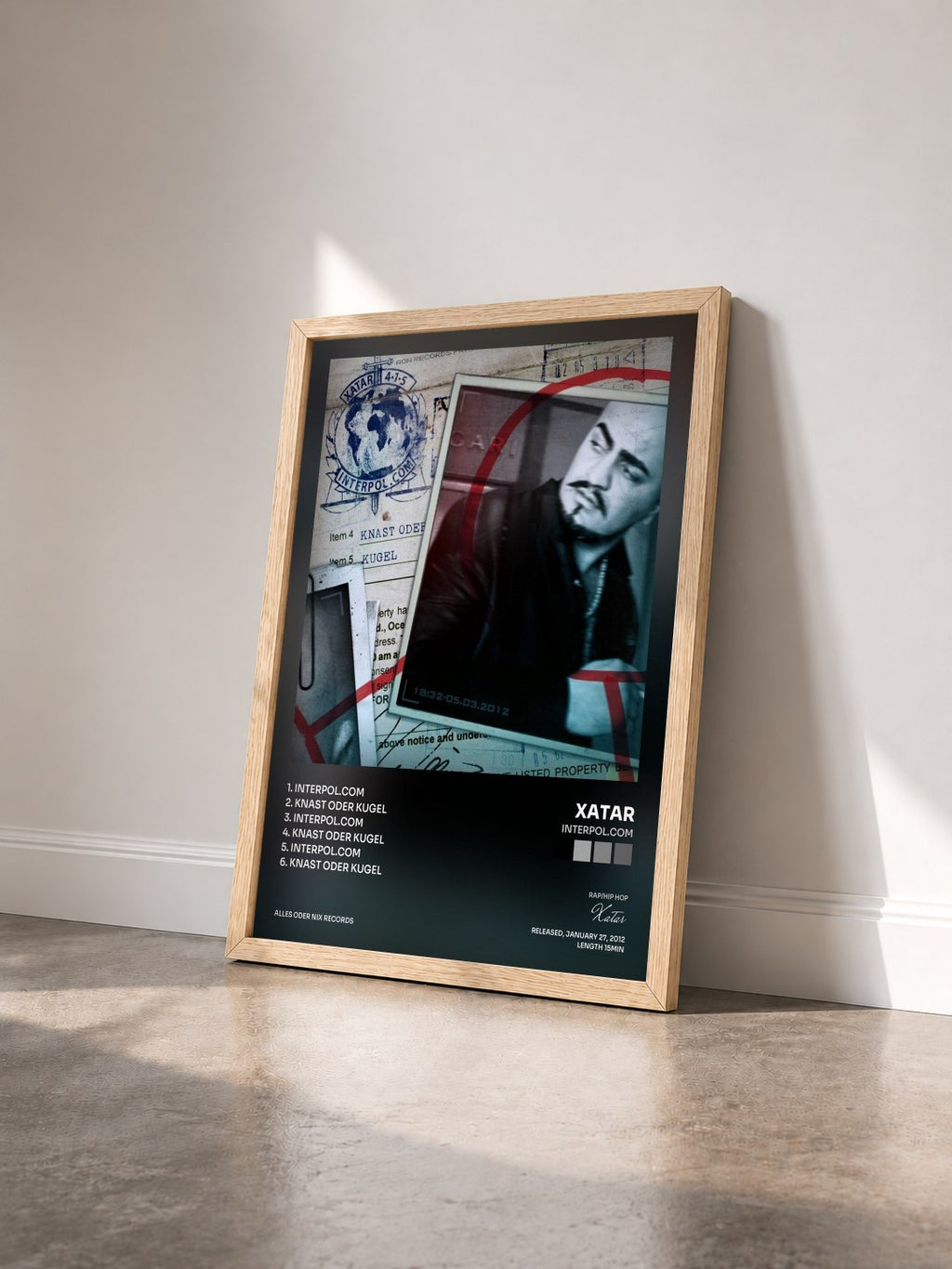 #bois Tableau de l'album Interpol.com de Xatar vu de trois quarts, cadre en bois brut