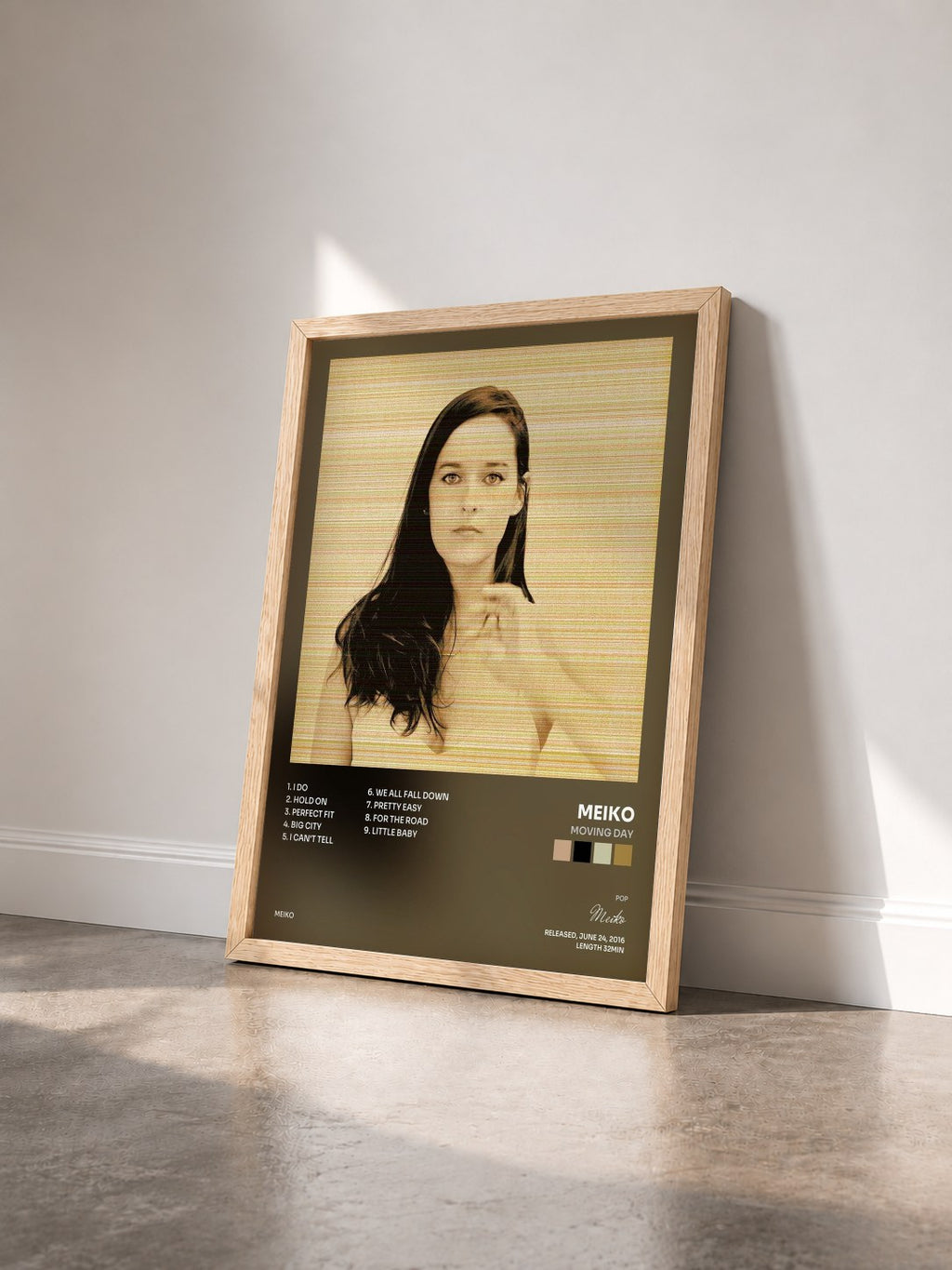 #bois Tableau de l'album Moving Day de Meiko vu de trois quarts, cadre en bois brut