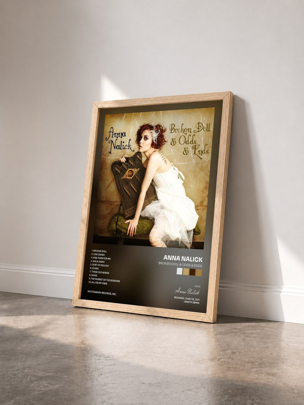 #bois Tableau de l'album Broken Doll & Odds & Ends de Anna Nalick vu de trois quarts, cadre en bois brut