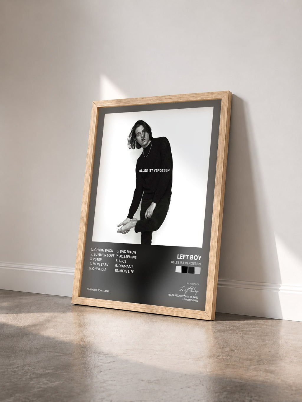 #bois Tableau de l'album Alles ist Vergeben de Left Boy vu de trois quarts, cadre en bois brut