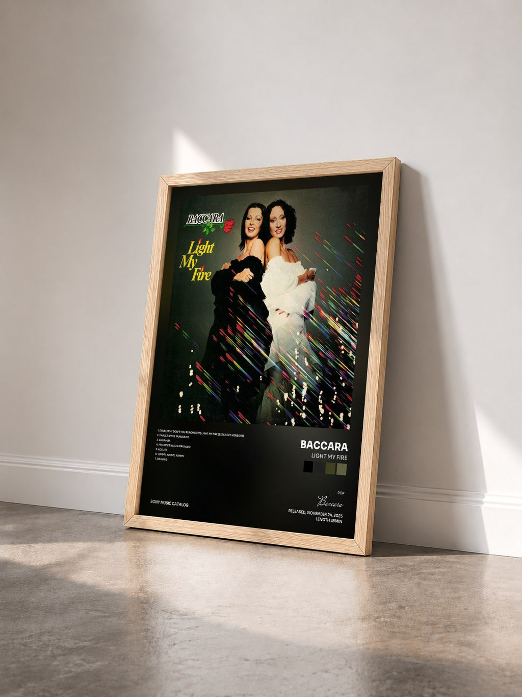 #bois Tableau de l'album Light My Fire de Baccara vu de trois quarts, cadre en bois brut