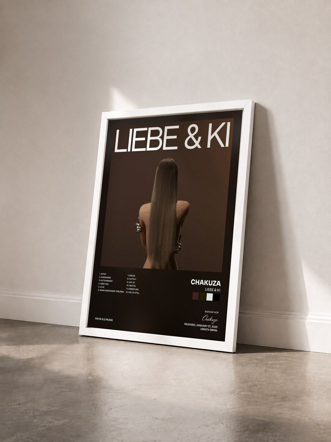 #blanc Tableau de l'album LIEBE & KI de Chakuza vu de trois quarts, cadre blanc