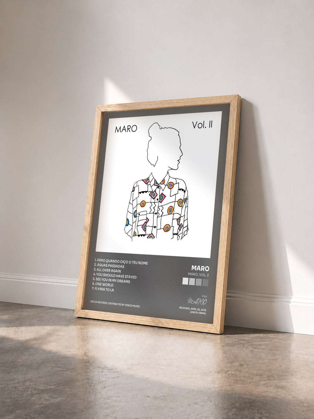 #bois Tableau de l'album MARO, Vol. 2 de MARO vu de trois quarts, cadre en bois brut