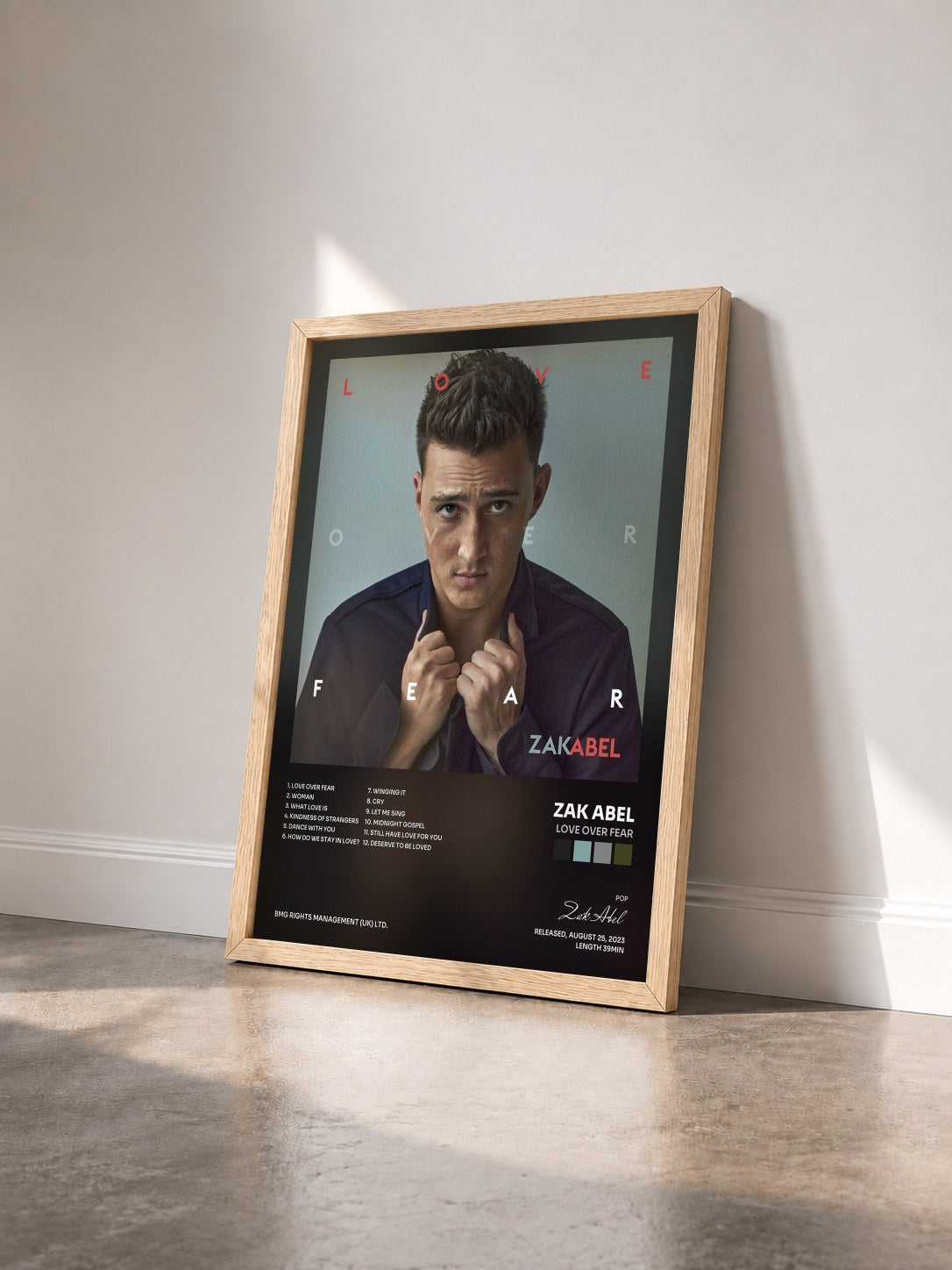 #bois Tableau de l'album Love Over Fear de Zak Abel vu de trois quarts, cadre en bois brut