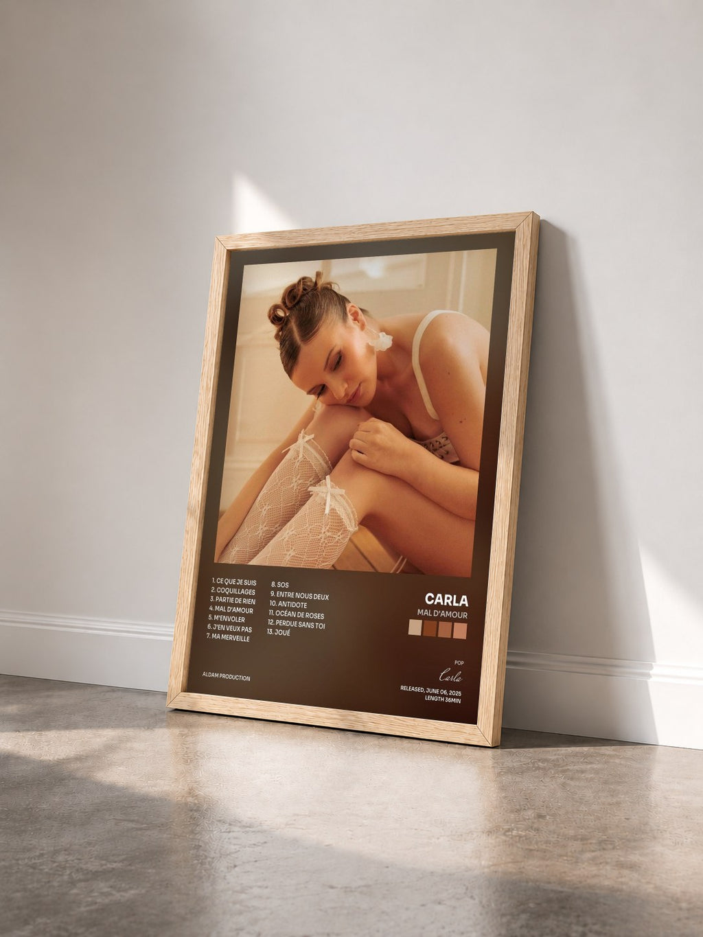 #bois Tableau de l'album Mal d'amour de Carla vu de trois quarts, cadre en bois brut