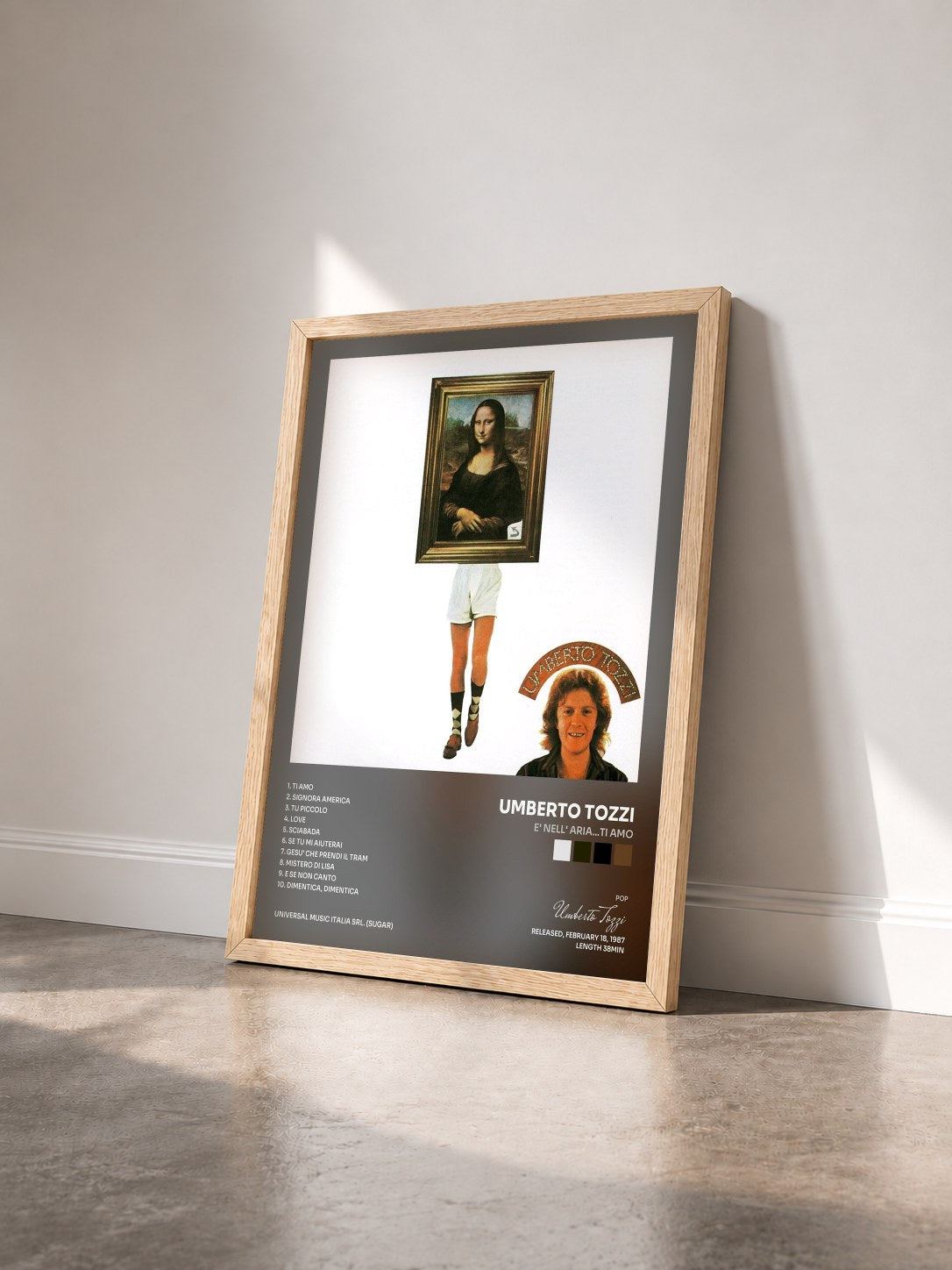 #bois Tableau de l'album E' nell' aria…ti amo de Umberto Tozzi vu de trois quarts, cadre en bois brut