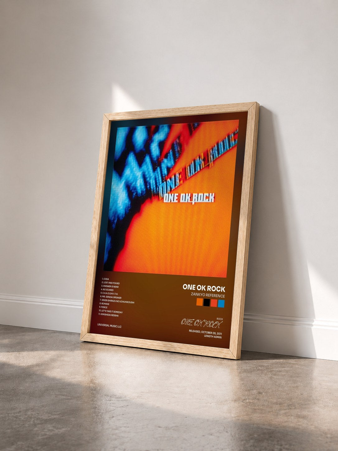 #bois Tableau de l'album Zankyo Reference de ONE OK ROCK vu de trois quarts, cadre en bois brut