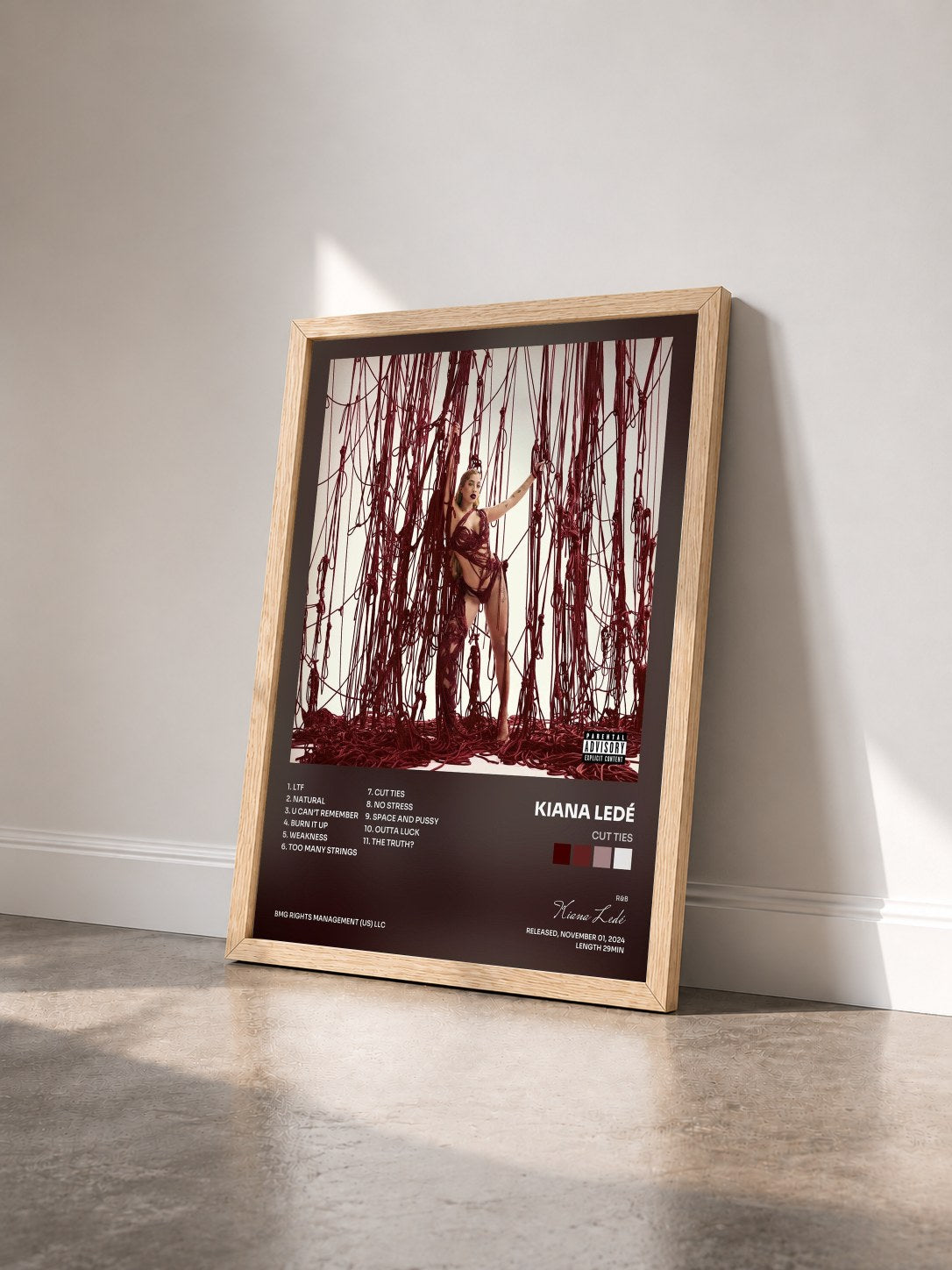 #bois Tableau de l'album Cut Ties de Kiana Ledé vu de trois quarts, cadre en bois brut
