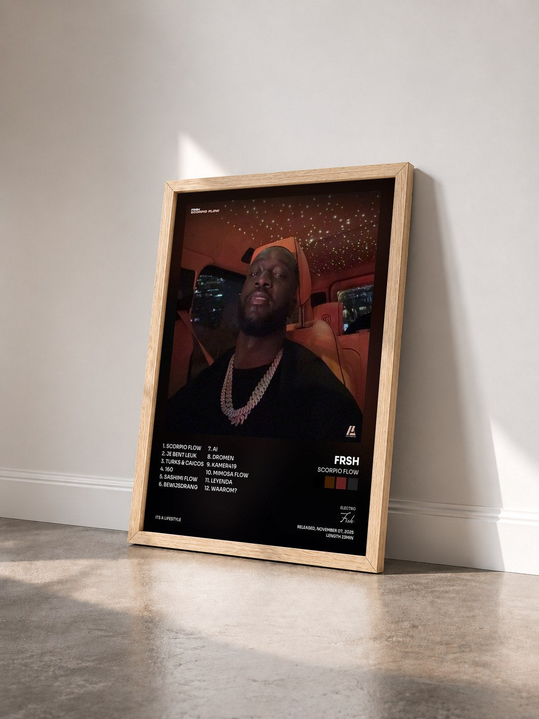 #bois Tableau de l'album Scorpio Flow de Frsh vu de trois quarts, cadre en bois brut