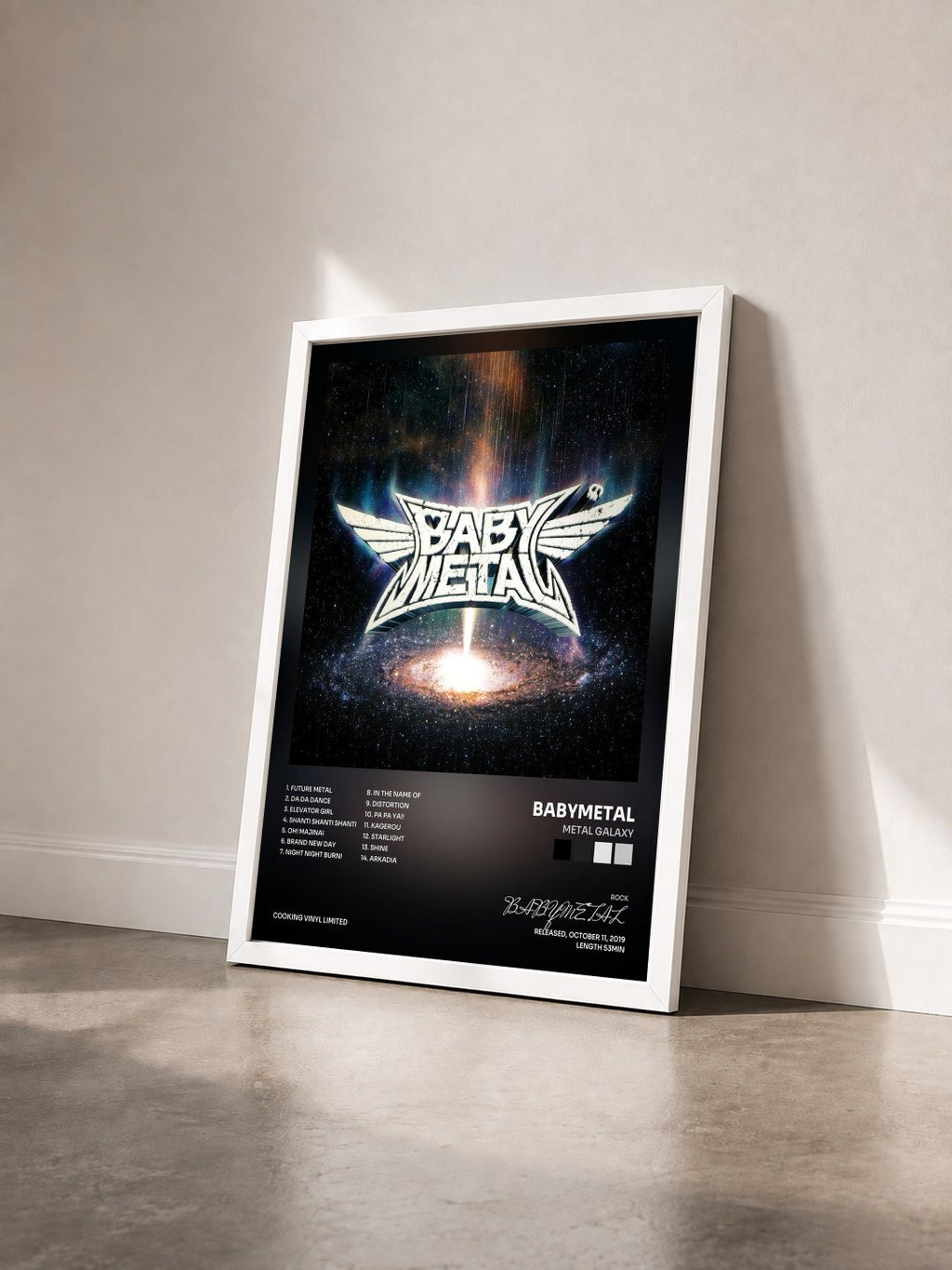 #blanc Tableau de l'album METAL GALAXY de BABYMETAL vu de trois quarts, cadre blanc
