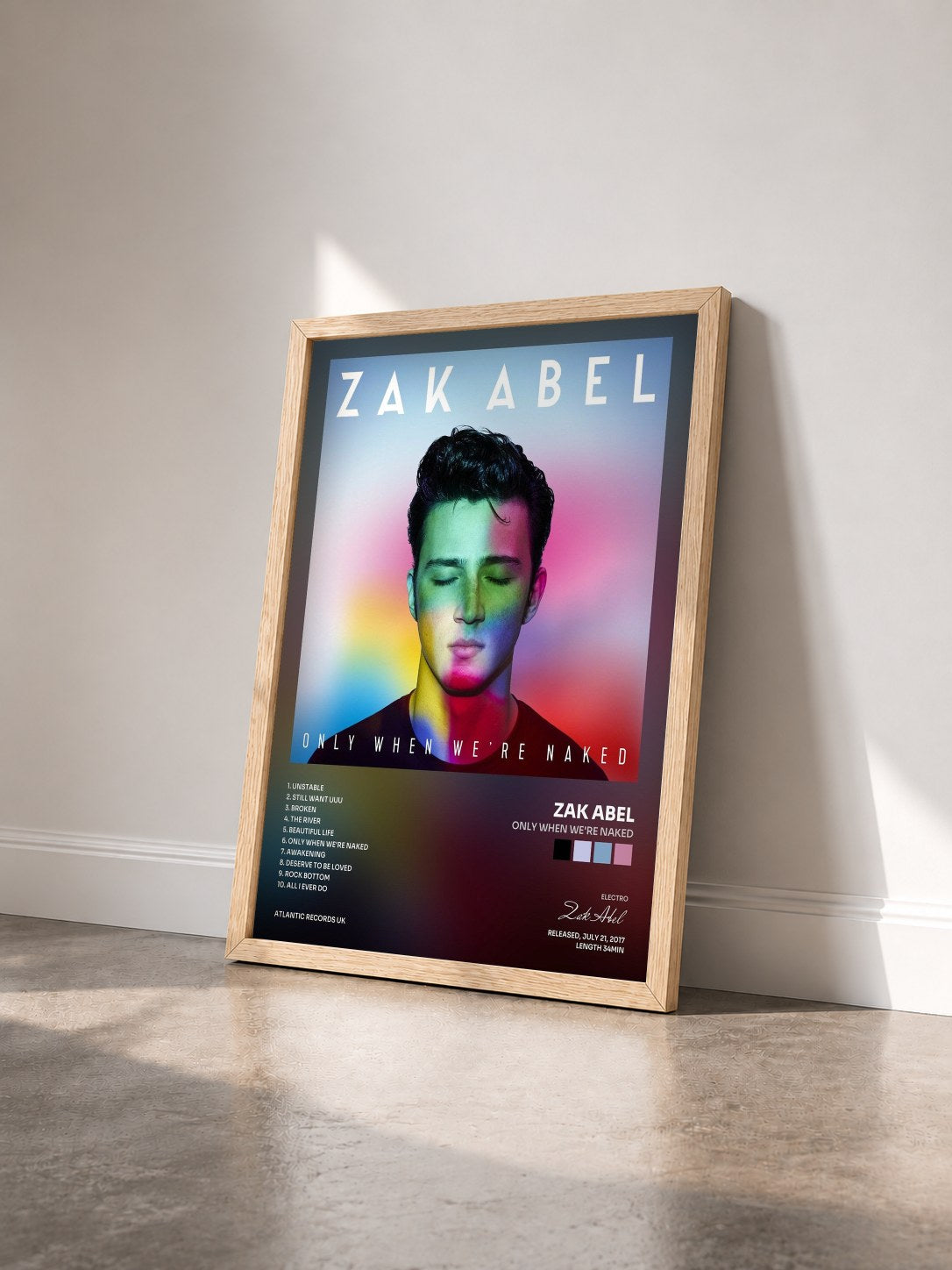 #bois Tableau de l'album Only When We're Naked de Zak Abel vu de trois quarts, cadre en bois brut