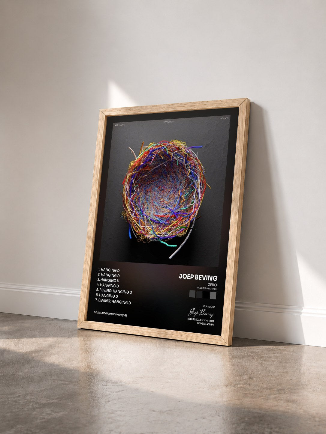 #bois Tableau de l'album ZERO (Hanging D Remixes) de Joep Beving vu de trois quarts, cadre en bois brut