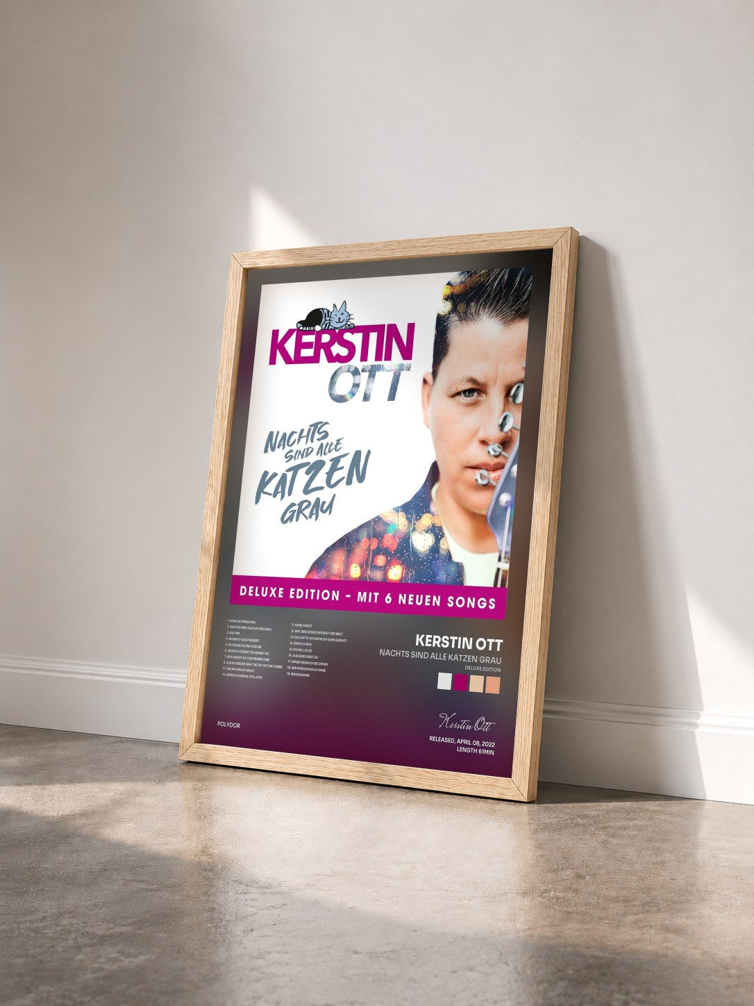 #bois Tableau de l'album Nachts sind alle Katzen grau (Deluxe Edition) de Kerstin Ott vu de trois quarts, cadre en bois brut