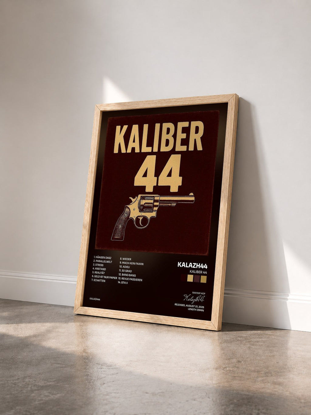 #bois Tableau de l'album Kaliber 44 de Kalazh44 vu de trois quarts, cadre en bois brut