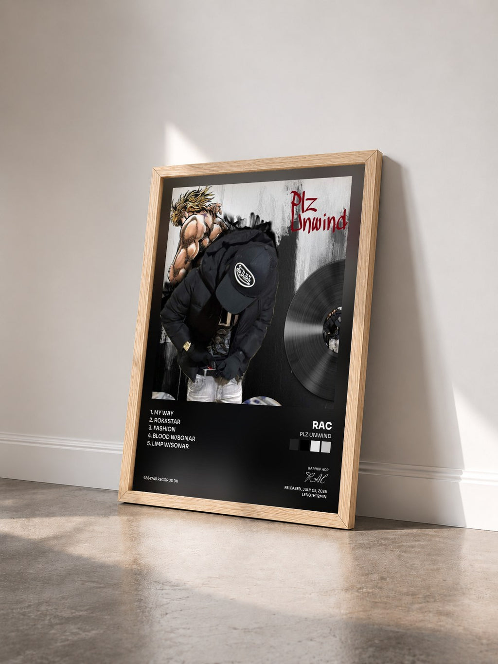 #bois Tableau de l'album Plz Unwind de RAC vu de trois quarts, cadre en bois brut