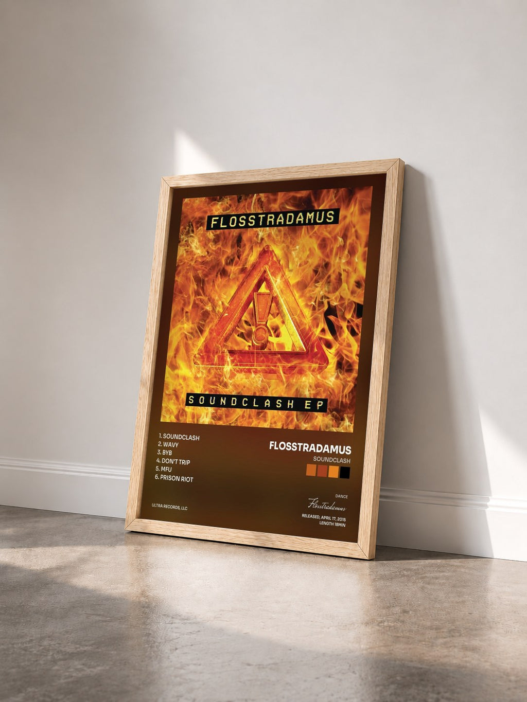 #bois Tableau de l'album Soundclash de Flosstradamus vu de trois quarts, cadre en bois brut