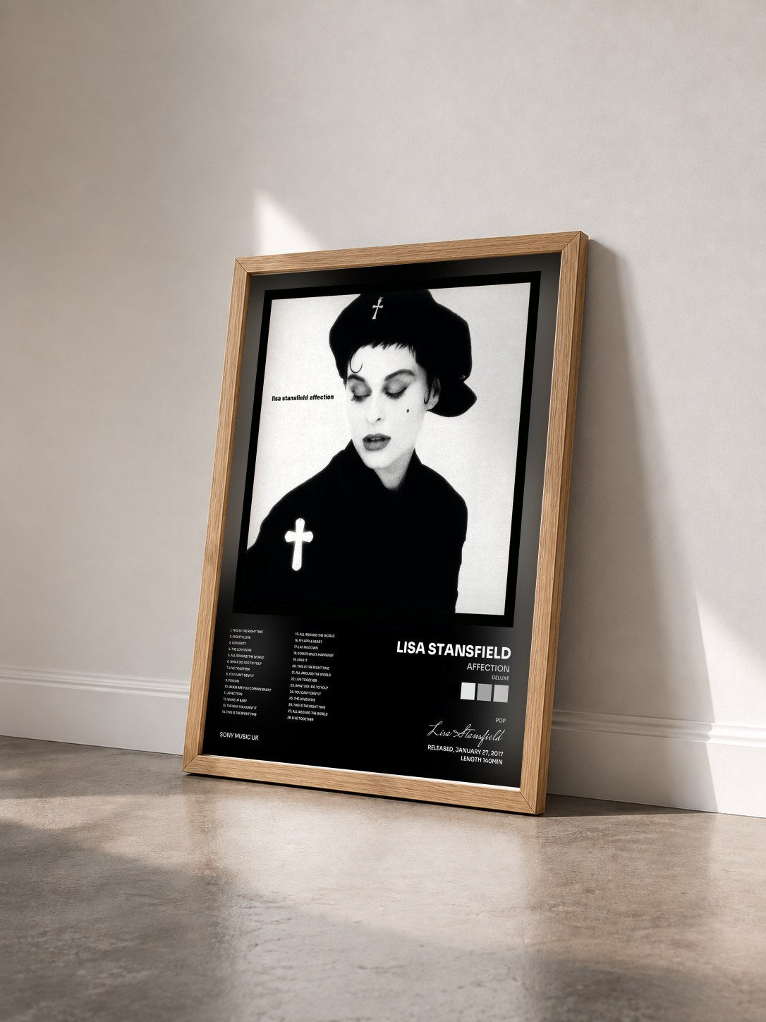 #bois Tableau de l'album Affection (Deluxe) de Lisa Stansfield vu de trois quarts, cadre en bois brut