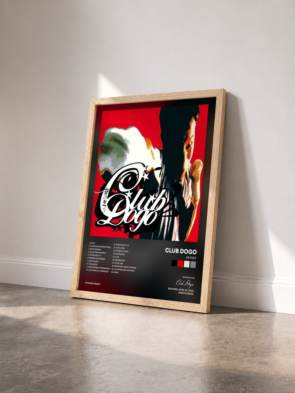 #bois Tableau de l'album MI Fist de Club Dogo vu de trois quarts, cadre en bois brut