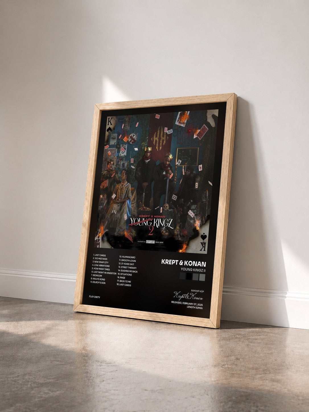 #bois Tableau de l'album Young Kingz II de Krept & Konan vu de trois quarts, cadre en bois brut