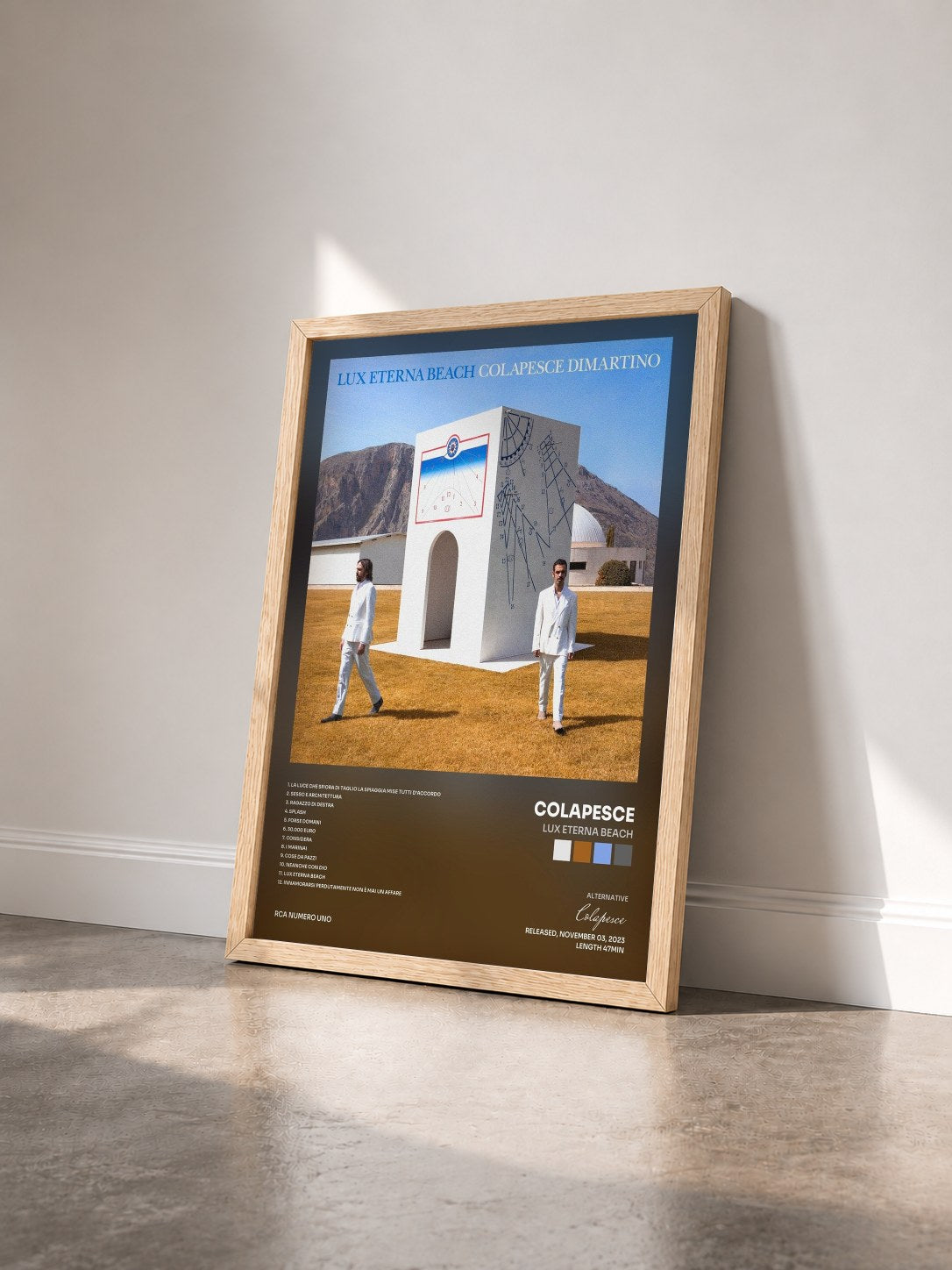 #bois Tableau de l'album Lux Eterna Beach de Colapesce vu de trois quarts, cadre en bois brut